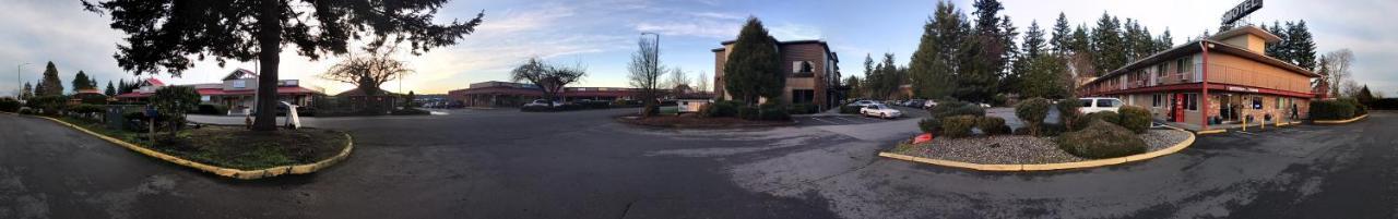 Smokey Point Motor Inn Арлингтън Екстериор снимка