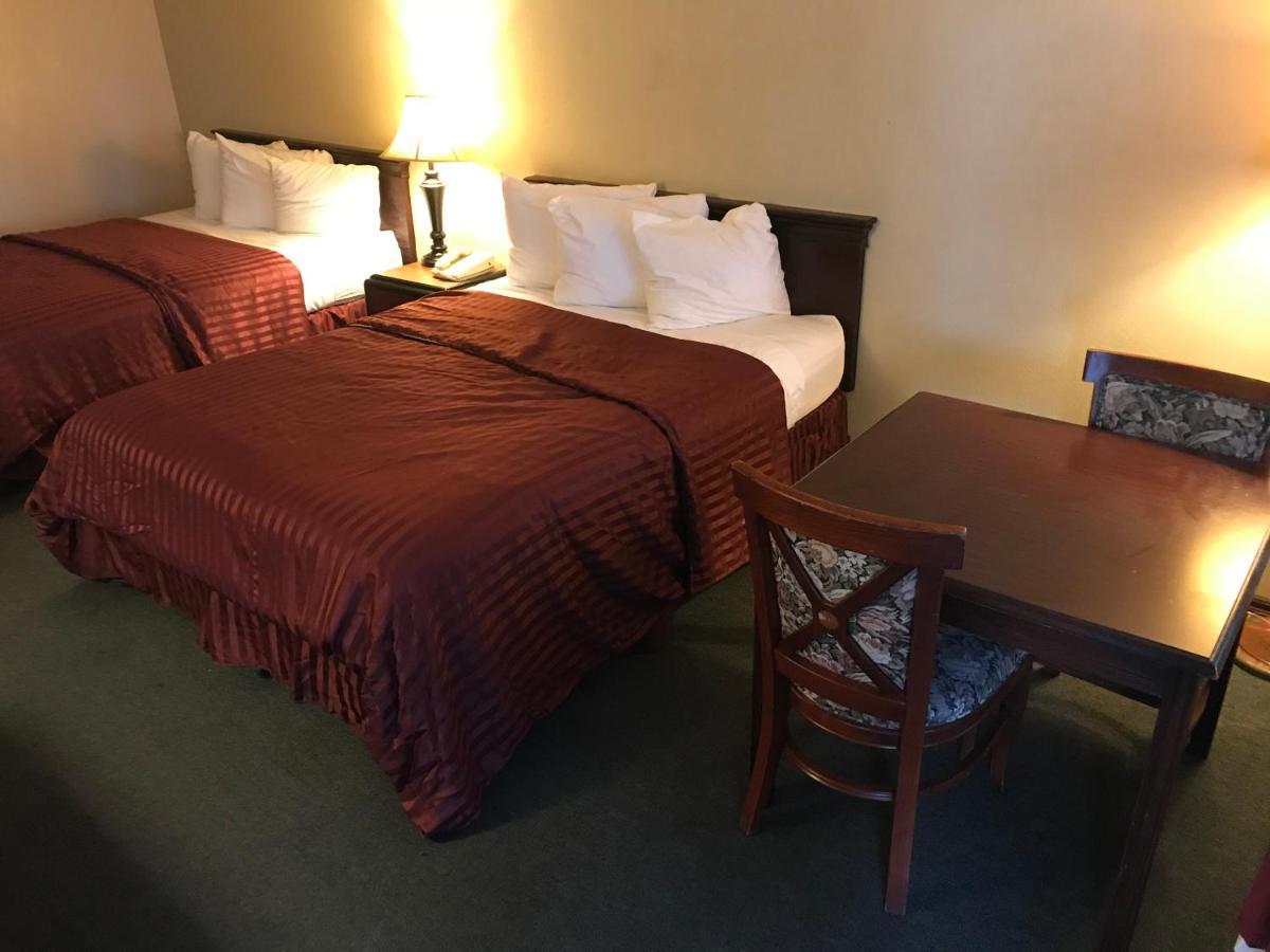 Smokey Point Motor Inn Арлингтън Екстериор снимка