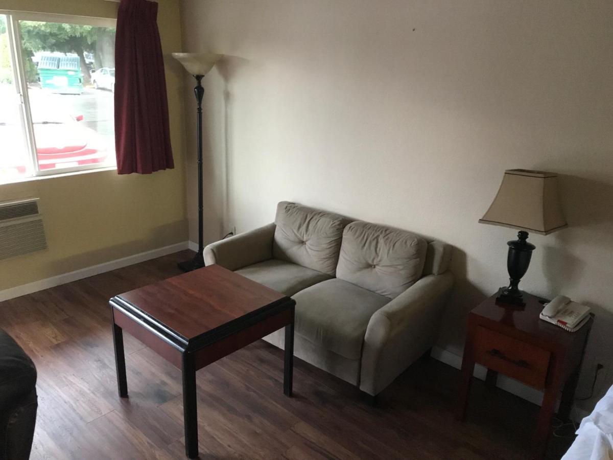 Smokey Point Motor Inn Арлингтън Екстериор снимка