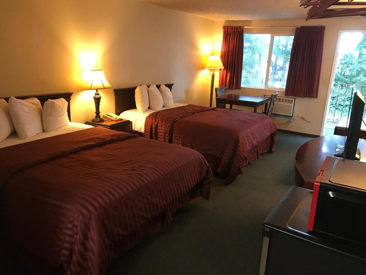 Smokey Point Motor Inn Арлингтън Екстериор снимка