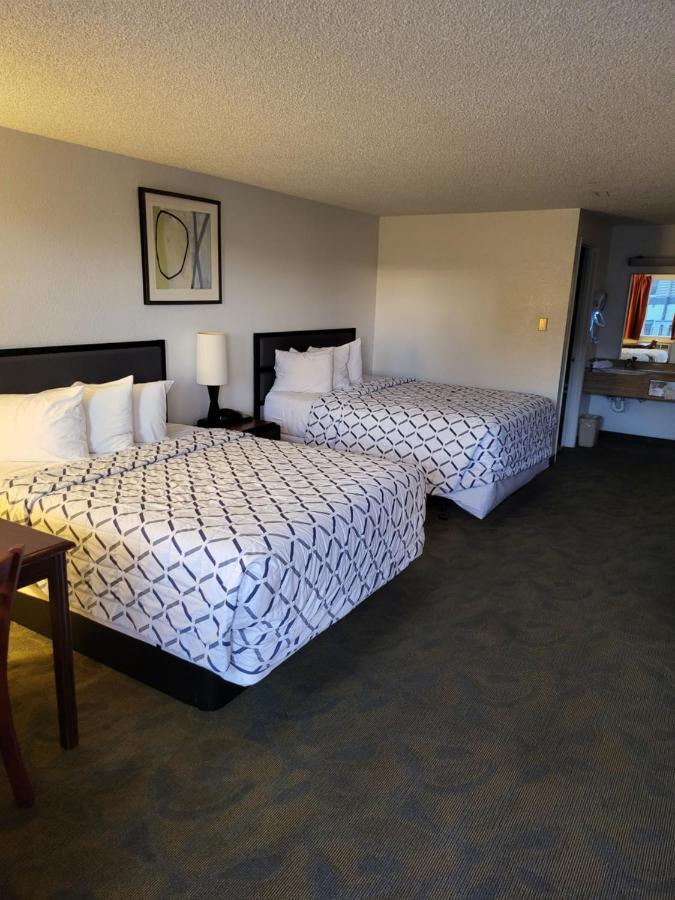 Smokey Point Motor Inn Арлингтън Екстериор снимка