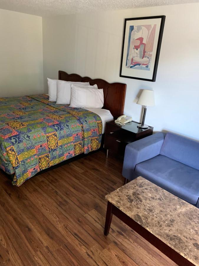 Smokey Point Motor Inn Арлингтън Екстериор снимка