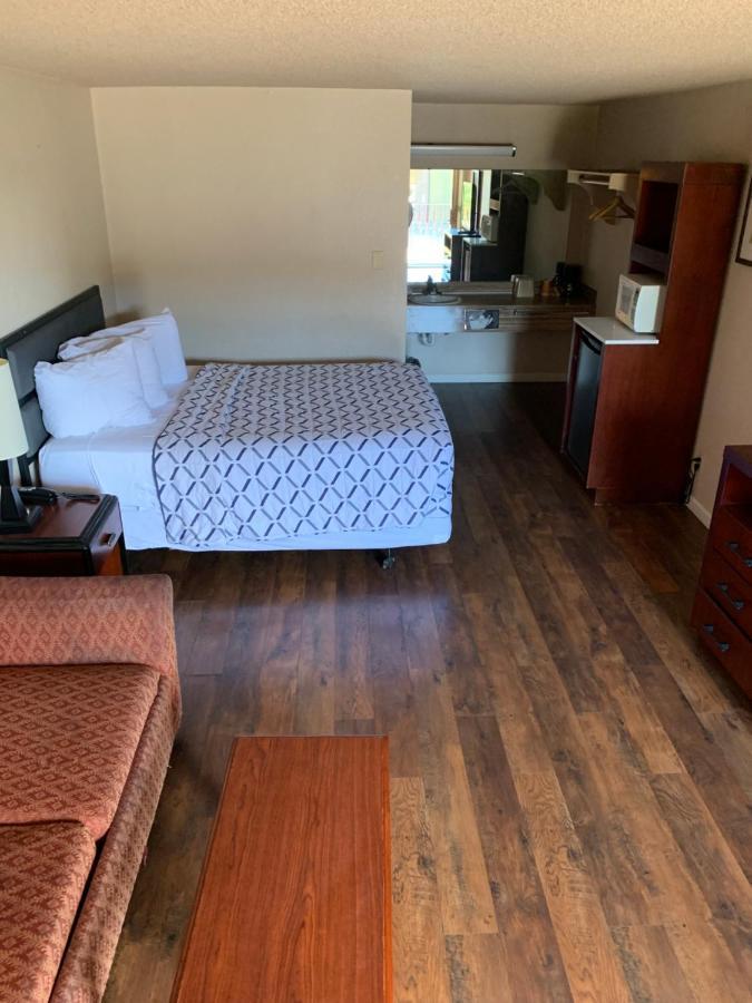 Smokey Point Motor Inn Арлингтън Екстериор снимка