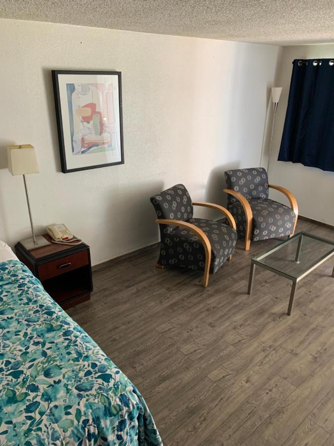 Smokey Point Motor Inn Арлингтън Екстериор снимка