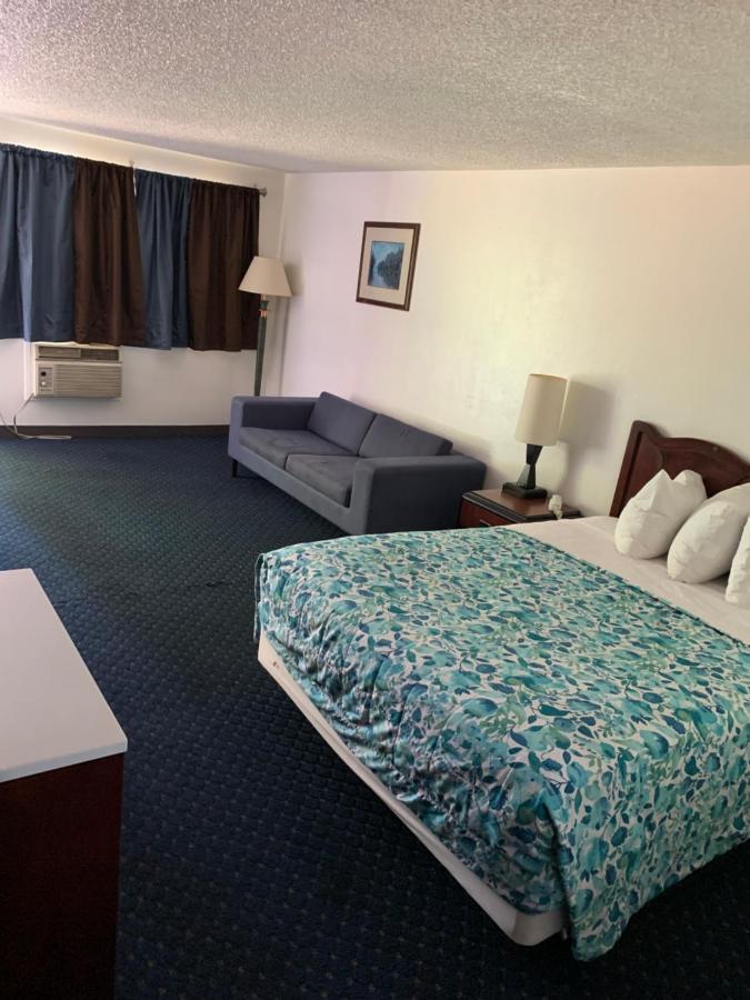 Smokey Point Motor Inn Арлингтън Екстериор снимка