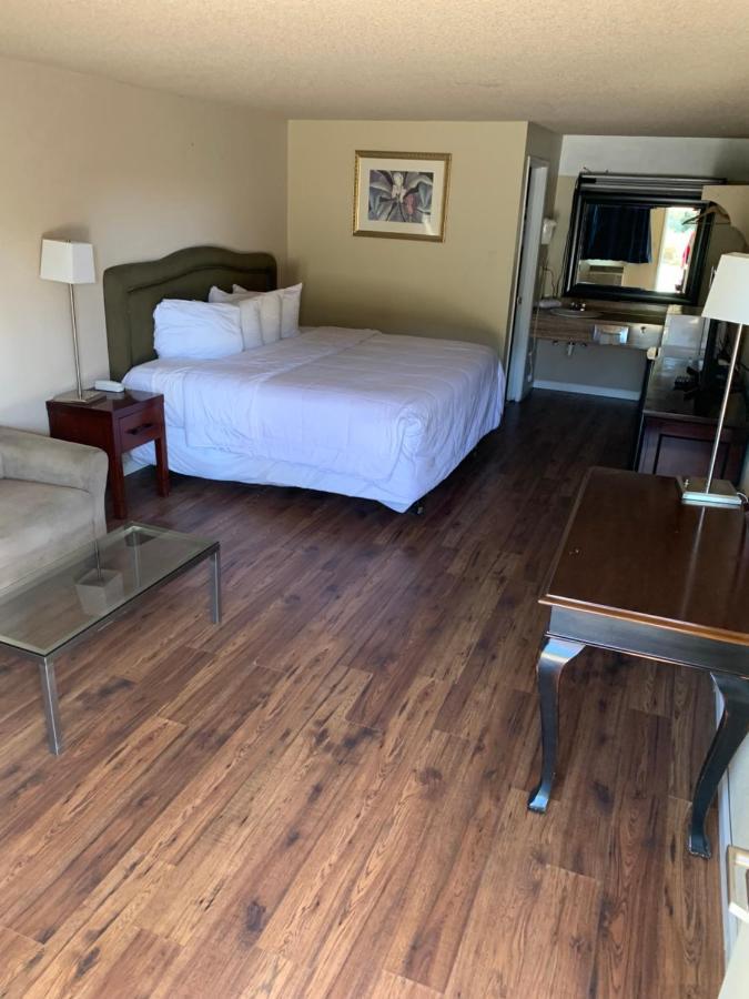 Smokey Point Motor Inn Арлингтън Екстериор снимка