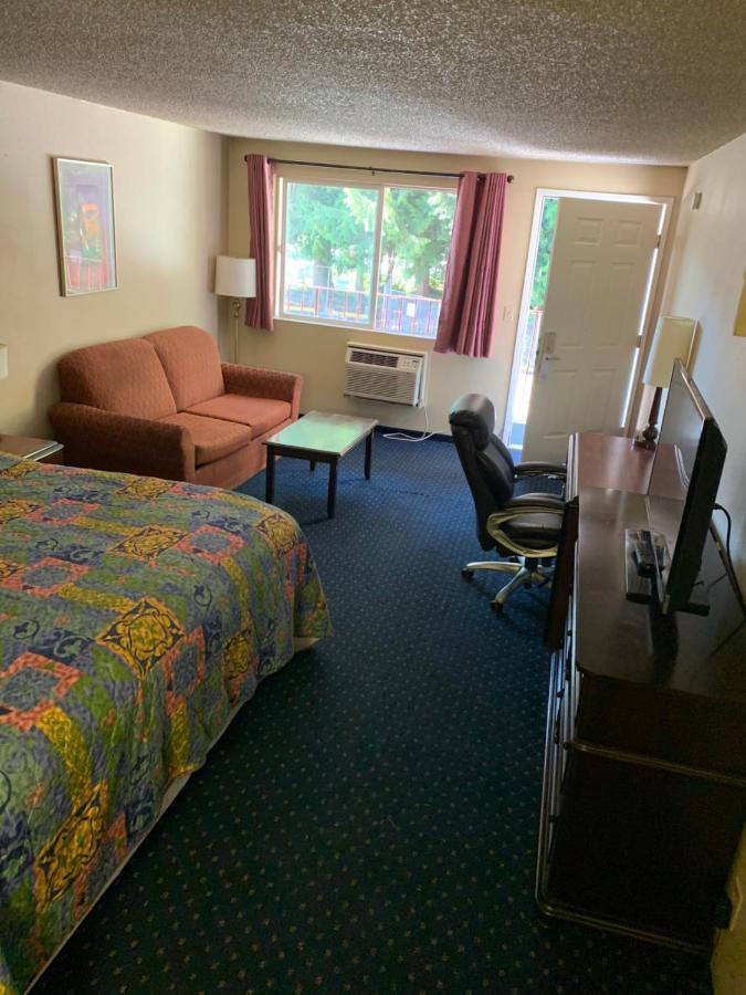 Smokey Point Motor Inn Арлингтън Екстериор снимка
