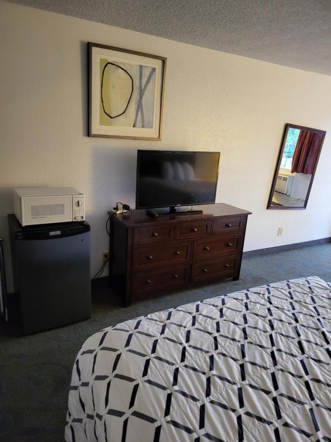 Smokey Point Motor Inn Арлингтън Екстериор снимка