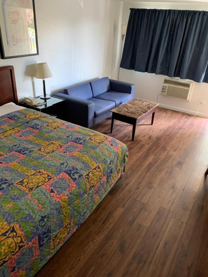 Smokey Point Motor Inn Арлингтън Екстериор снимка