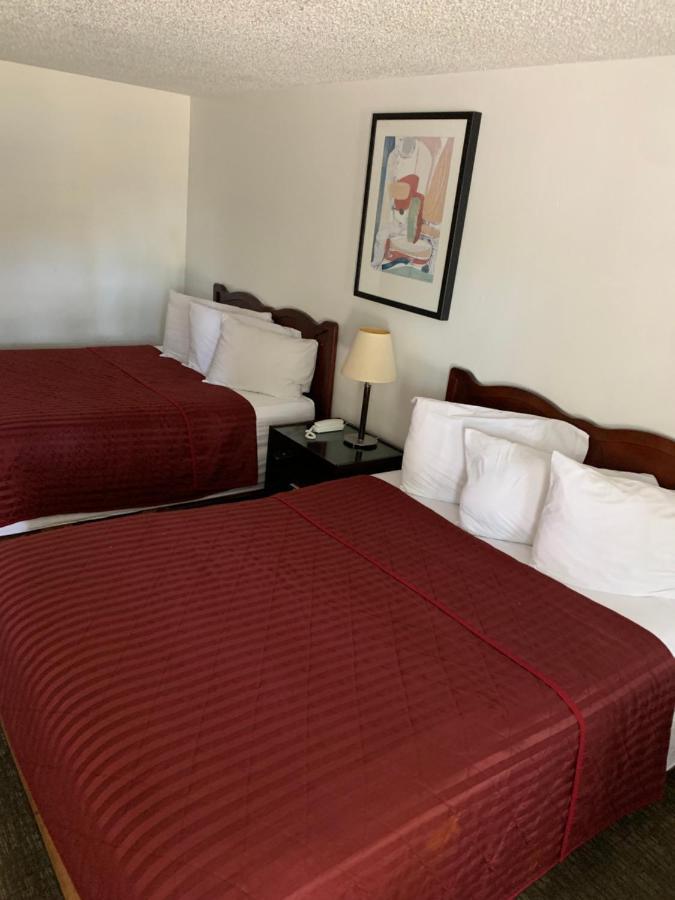Smokey Point Motor Inn Арлингтън Екстериор снимка