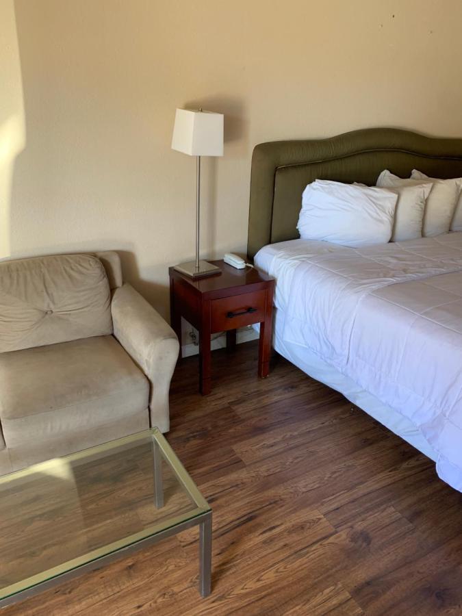 Smokey Point Motor Inn Арлингтън Екстериор снимка