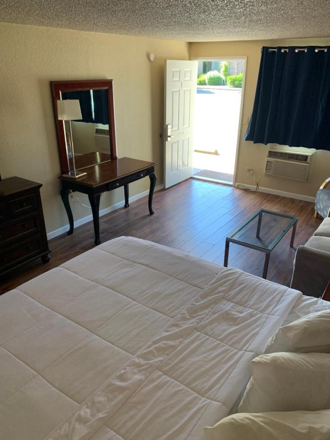 Smokey Point Motor Inn Арлингтън Екстериор снимка