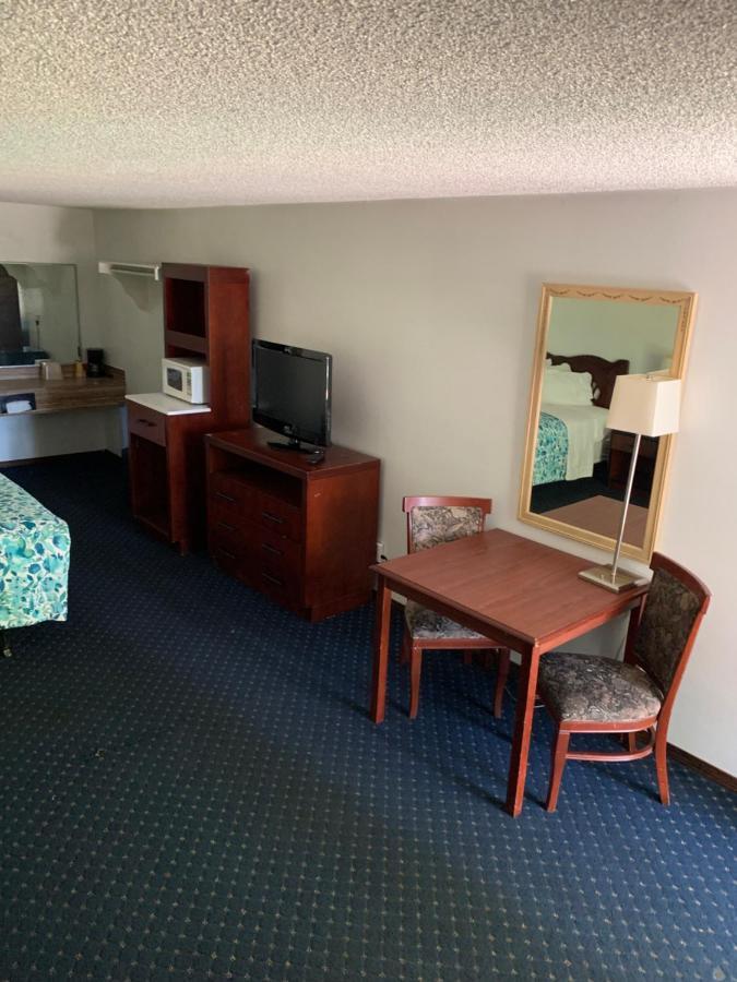 Smokey Point Motor Inn Арлингтън Екстериор снимка
