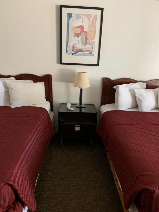 Smokey Point Motor Inn Арлингтън Екстериор снимка