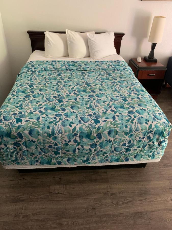 Smokey Point Motor Inn Арлингтън Екстериор снимка