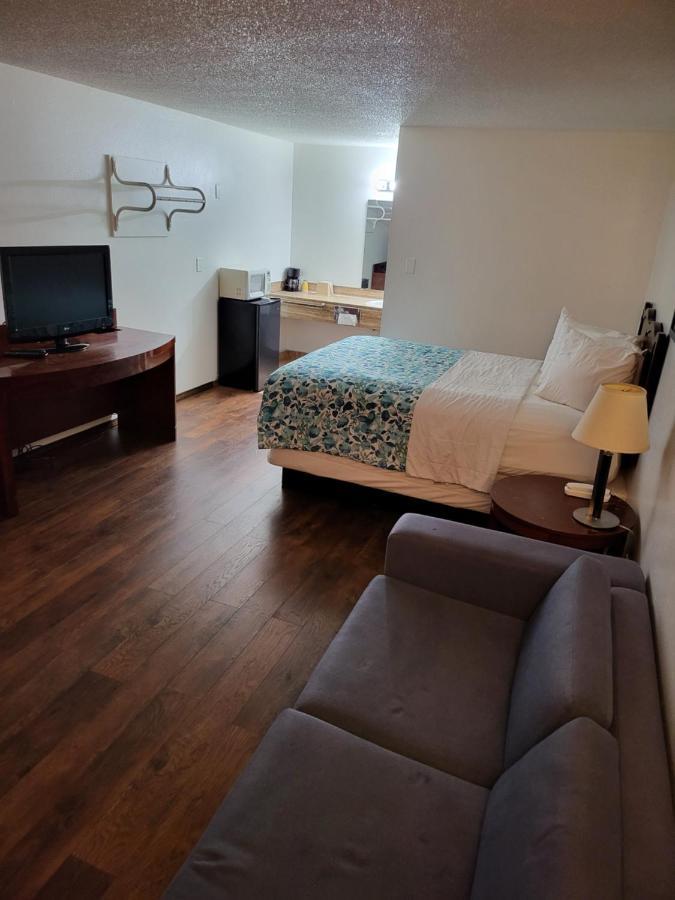 Smokey Point Motor Inn Арлингтън Екстериор снимка