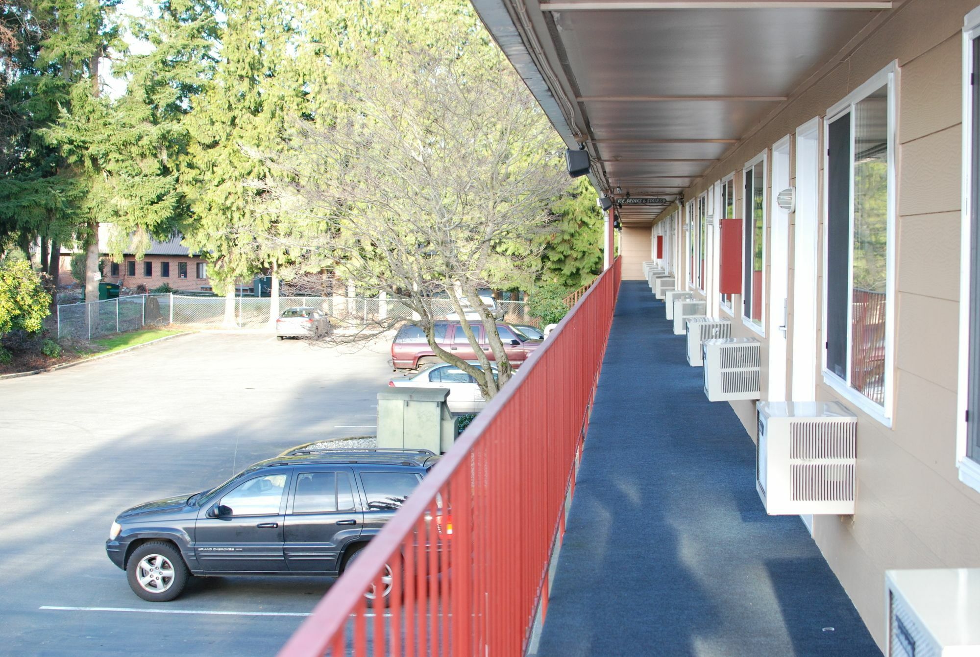 Smokey Point Motor Inn Арлингтън Екстериор снимка